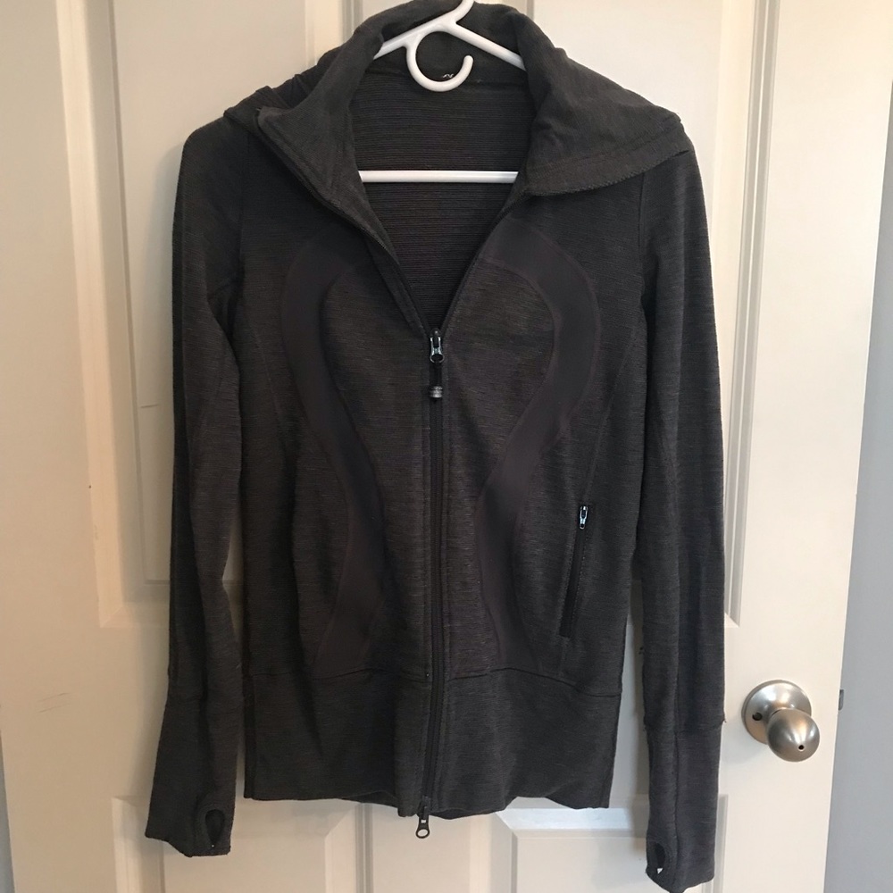 Lululemon jacket size 4